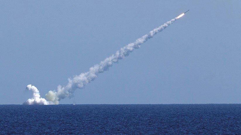 Bombarderos y un submarino rusos realizan un ataque masivo contra terroristas en Siria