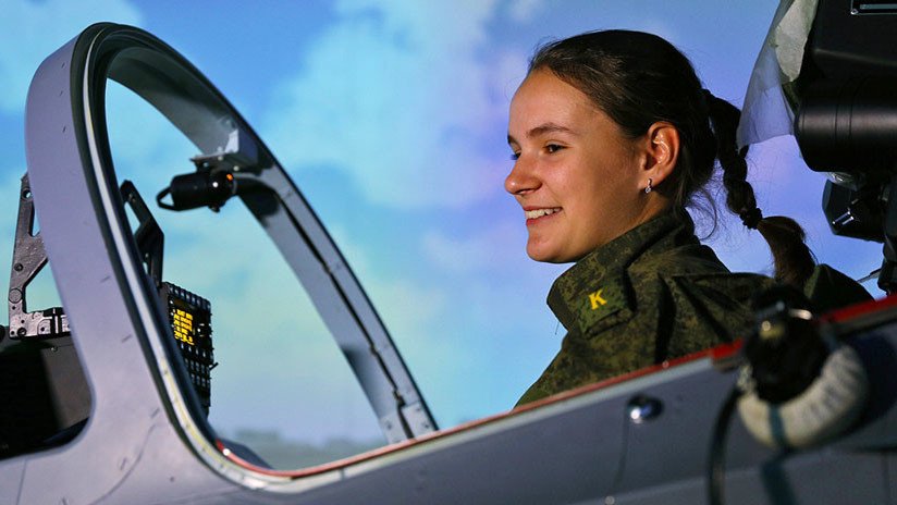 "Enamoradas del cielo": 'Alzan el vuelo' las primeras aspirantes a pilotar cazas en Rusia