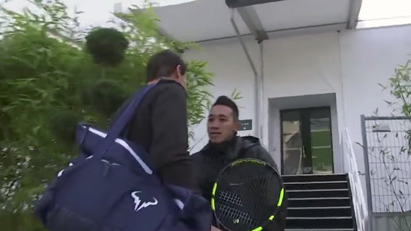 "¿Quién es usted?": Guardia no reconoce a Rafael Nadal y casi le impide entrenar en París (VIDEO)