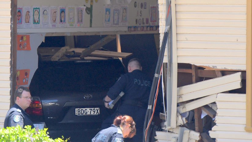 "Fue una carnicería": niños muertos y heridos al irrumpir un auto en un aula en Australia (Fotos)
