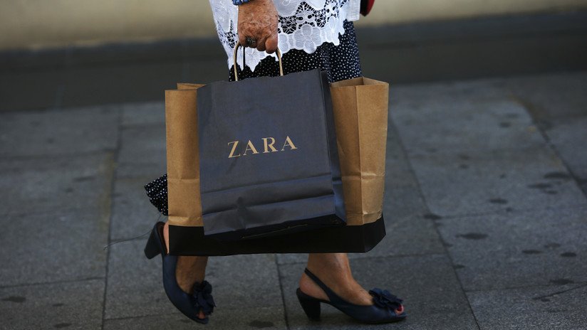 Empleados de Zara esconden mensajes en la ropa en protesta por sus precarias condiciones laborales