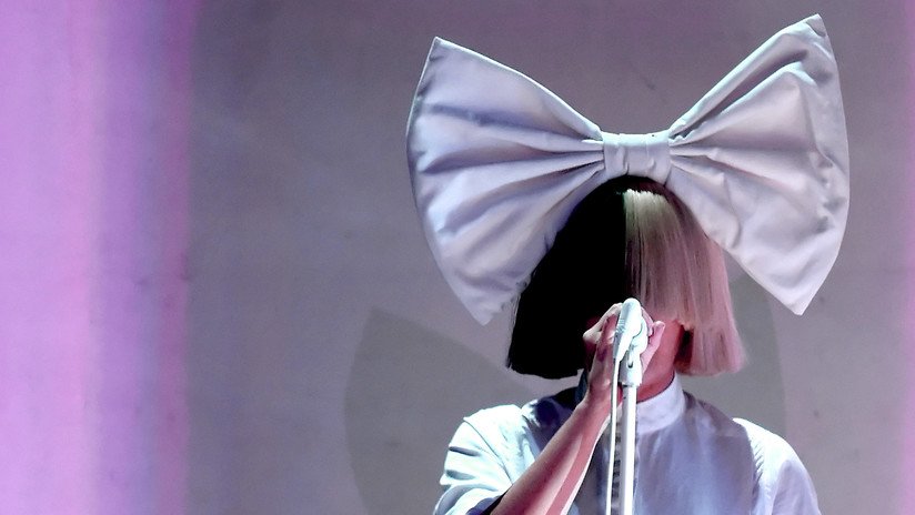 La cantante Sia revela una foto suya desnuda al saber que un 'paparazzi' la vendía en la Red