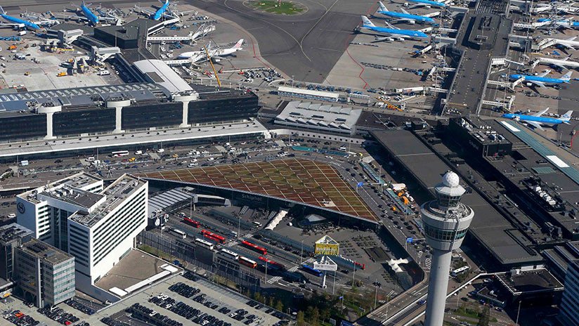 Evacúan un centro de carga del aeropuerto de Ámsterdam tras encontrar un paquete sospechoso
