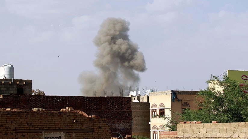 Las fuerzas apoyadas por Arabia Saudita bombardean al Ministerio de Defensa de Yemen (VIDEO)