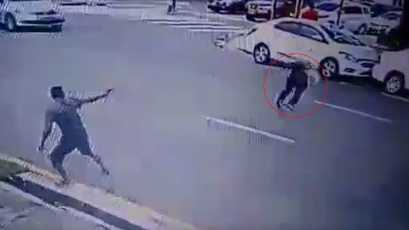 VIDEO BRUTAL: Un estudiante recibe un disparo en la cabeza al huir de un ladrón