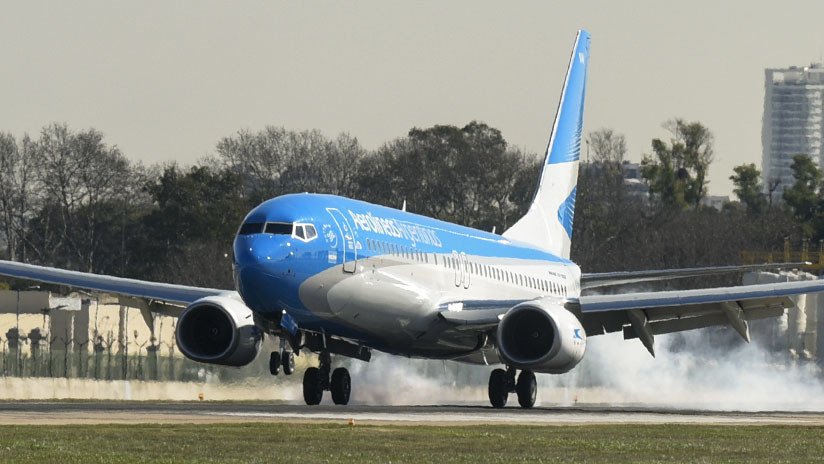 "Le pegamos con la nariz": un avión choca con un dron en el aeropuerto de Buenos Aires (AUDIO)