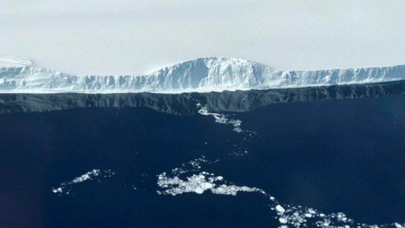 FOTOS, VIDEO: El tercer iceberg más grande de la historia se aleja de la Antártida