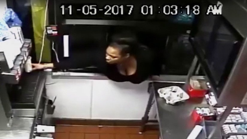 'Mc Robo': Una mujer se cuela en un McDonald's por una ventana y se lleva una caja llena de comida