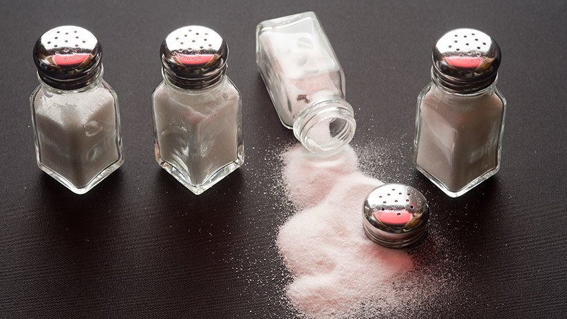 Peligro blanco: Las consecuencias del consumo habitual de sal de mesa 