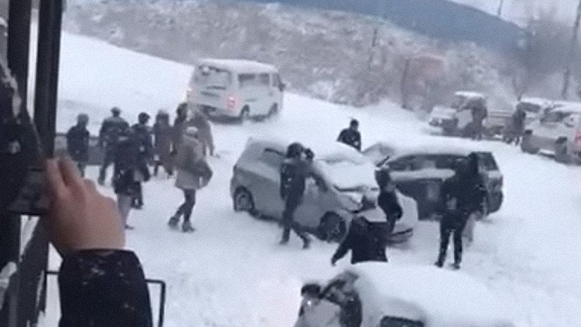 'Curling sobre ruedas': Una gran nevada causa cientos de accidentes en Rusia (FOTOS, VIDEOS)