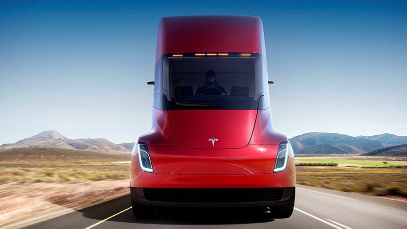 VIDEO: Tesla pone a prueba el parabrisas 'inmortal' de su nuevo camión, comparándolo con uno normal