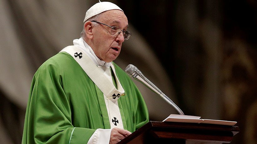 El papa Francisco reza por los tripulantes del submarino argentino desaparecido