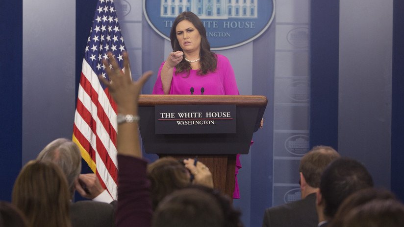 La Casa Blanca hace que los periodistas 'den las gracias' antes de formular preguntas (VIDEO)