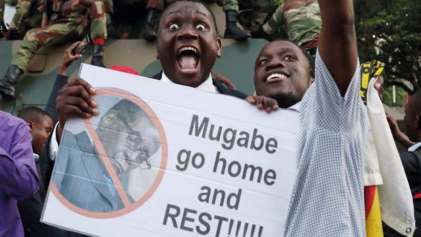 "¡Vete a casa y descansa!": Zimbabue estalla en euforia tras la salida del presidente Mugabe