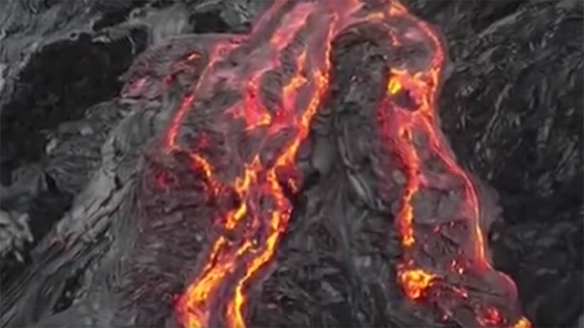 Captan impactantes imágenes de los ríos de lava del volcán Kilauea (VIDEO)
