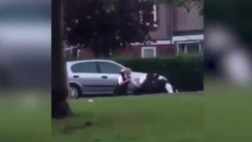 VIDEO: Policía 'noquea' brutalmente a un boxeador que intentaba tragarse unas bolsas de cocaína