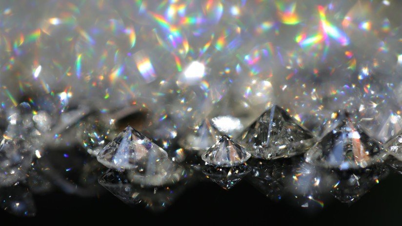 México: Detienen a un pasajero español que ocultaba 11.500 diamantes (FOTOS)