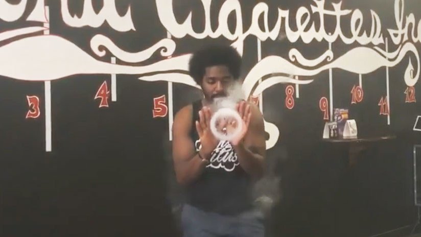 VIDEO: Las increíbles creaciones de vapor del 'rey del cigarrillo electrónico'