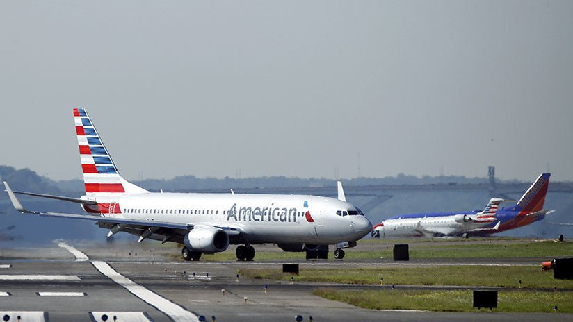 Miles de vuelos de American Airlines podrían quedarse sin piloto en Navidad por un fallo informático