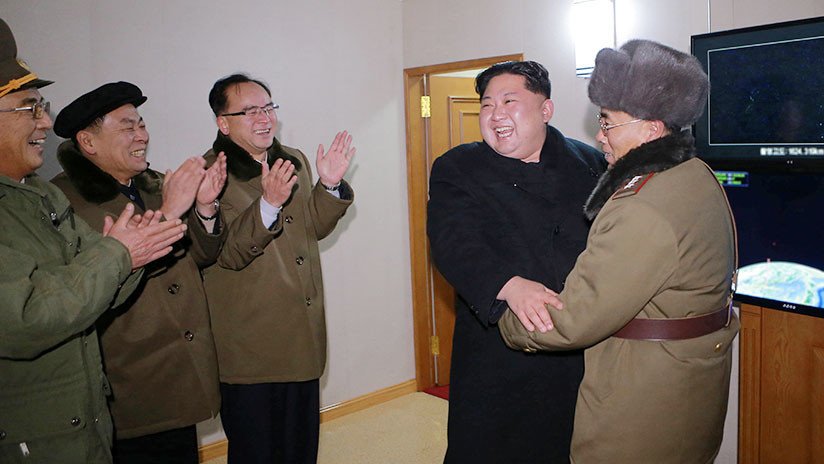 FOTOS: Así vivió Kim Jong-un la prueba del último misil intercontinental
