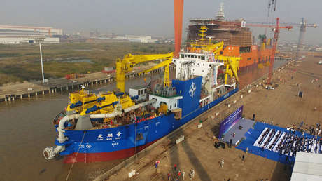 China bota un "creador mágico de islas" en medio de las disputas marítimas