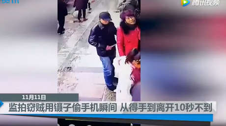 VIDEO: Un ingenioso ladrón logra robar un móvil con un par de pinzas y mucha destreza