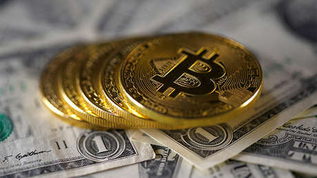 El precio de Bitcóin rompe por primera vez la barrera récord de los 10.000 dólares 