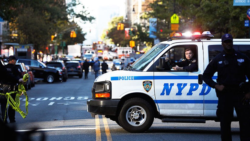 Un vehículo embiste a peatones en Nueva York, dejando un muerto y varios heridos