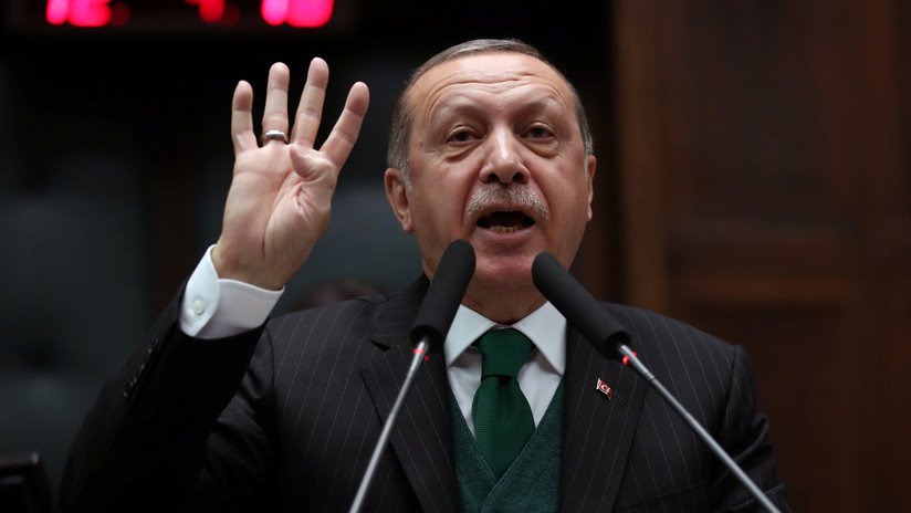 Erdogan: "EE.UU. intenta poner de rodillas a Turquía y no tendrá éxito"