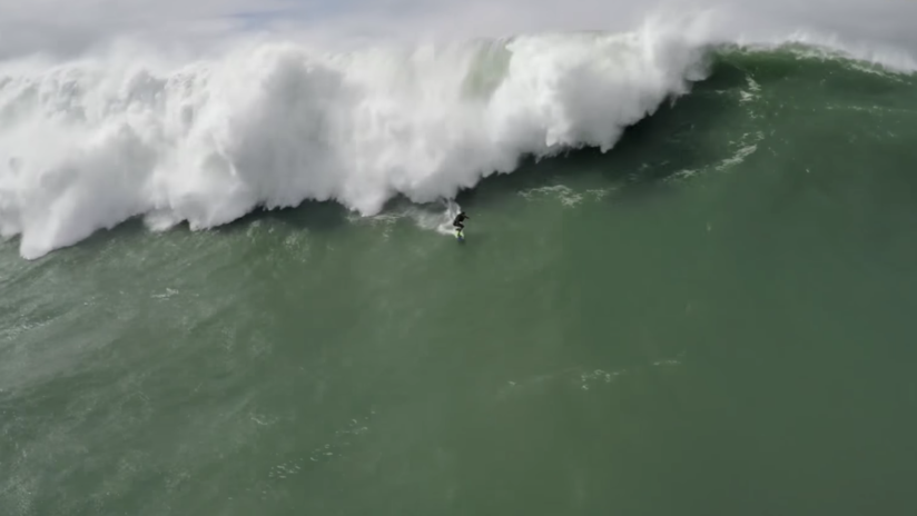 VIDEO: Dron graba angustioso rescate de dos surfistas atrapados en olas de más de 20 metros