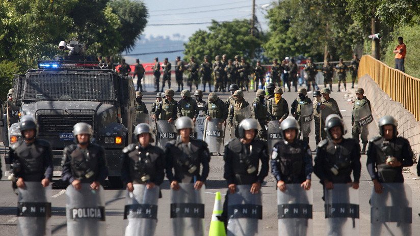 "No somos robots": la Policía de Honduras se declara en huelga en medio de la crisis política