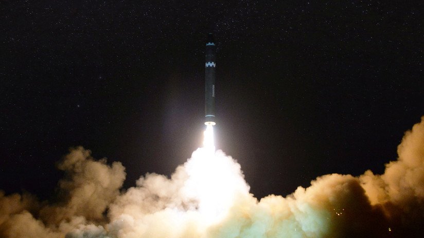 FOTOS: Pionyang habría manipulado las imágenes del lanzamiento del misil Hwasong-15