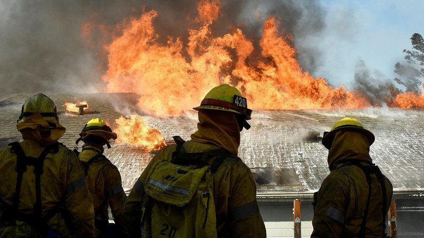 Fuertes incendios en California obligan una masiva evacuación (FOTOS y VIDEO)