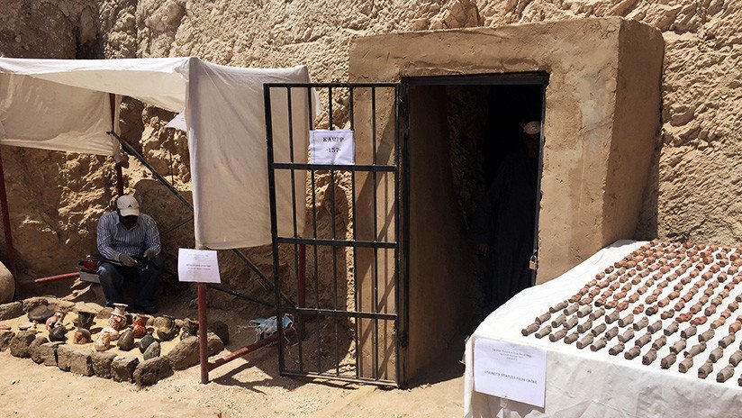 VIDEO, FOTOS: Hallan en Egipto dos tumbas con una momia de 3.500 años de antigüedad 