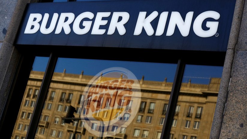 Una publicidad de Burger King España simula buscar repartidores con estudios superiores