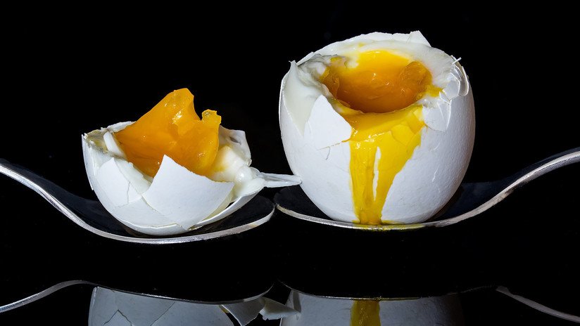 Por qué nunca debe calentar un huevo duro en un microondas
