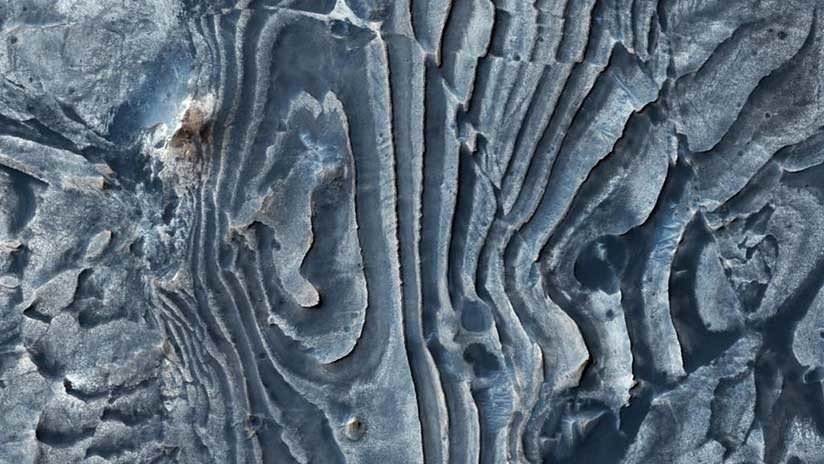 ¿Un fallo en Matrix?: La NASA revela una extraña imagen "deformada" de la superficie marciana