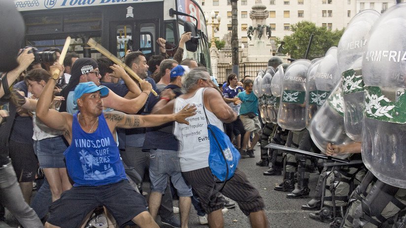 Disturbios en el Congreso argentino por la reforma de las jubilaciones (FOTOS, VIDEOS)