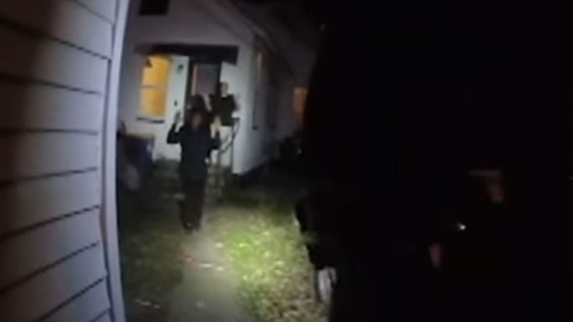VIDEO: La Policía de EE.UU. detiene a una niña de 11 años a punta de pistola 