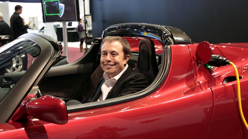 Elon Musk revela el 'superdeportivo' que enviará a Marte (FOTOS)
