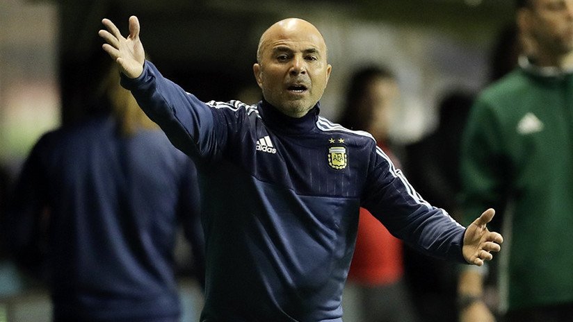 El técnico de la selección argentina insulta ebrio a un policía: "Ganás 100 pesos por mes"