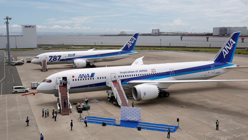 Un avión que volaba entre Los Ángeles y Tokio regresa por llevar a bordo una "persona no autorizada"