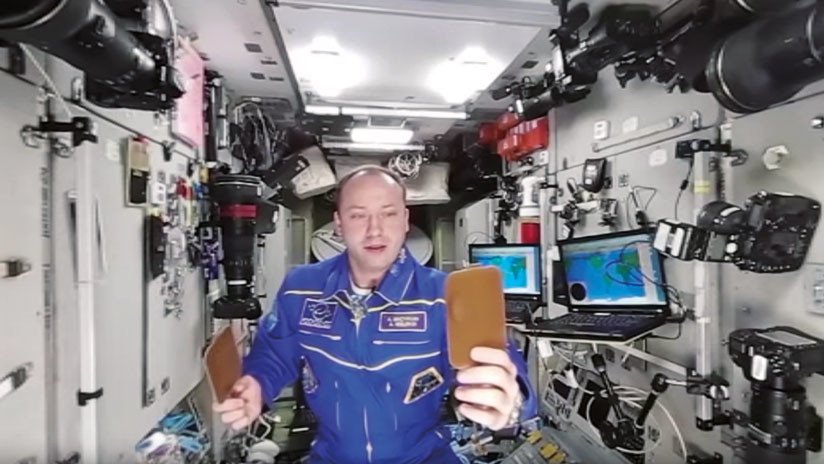 Jugando con agua en la Estación Espacial Internacional en 360º
