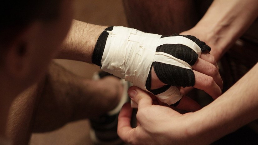 VIDEO: Un luchador de MMA no  aguanta y le da una paliza a su rival antes del combate