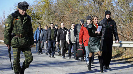 Kiev y Donbás realizan el mayor intercambio de prisioneros desde el comienzo del conflicto