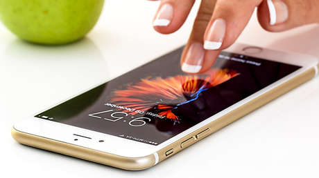 Llueven demandas de hasta un billón de dólares contra Apple por ralentizar los viejos iPhones