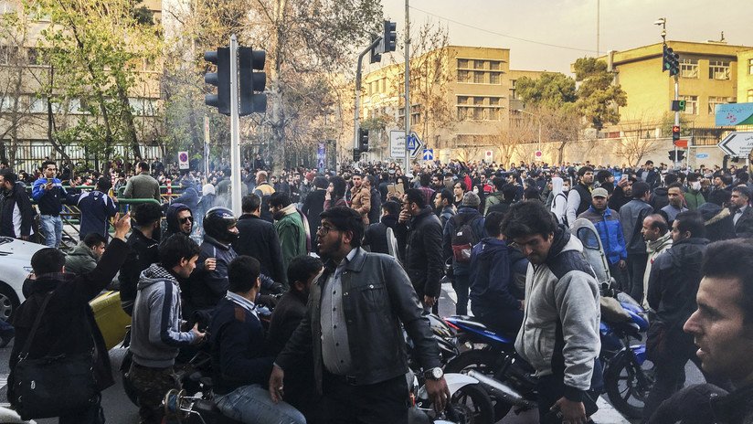 Al menos doce personas han muerto durante los disturbios en Irán