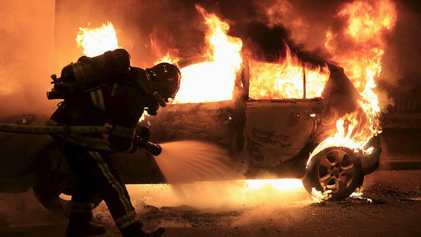 Francia: Más de 500 detenidos y 1.000 autos quemados en las celebraciones de Año Nuevo