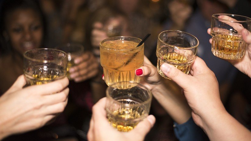 Beber alcohol con moderación es bueno para su corazón si es rico, pero podría ser fatal si es pobre