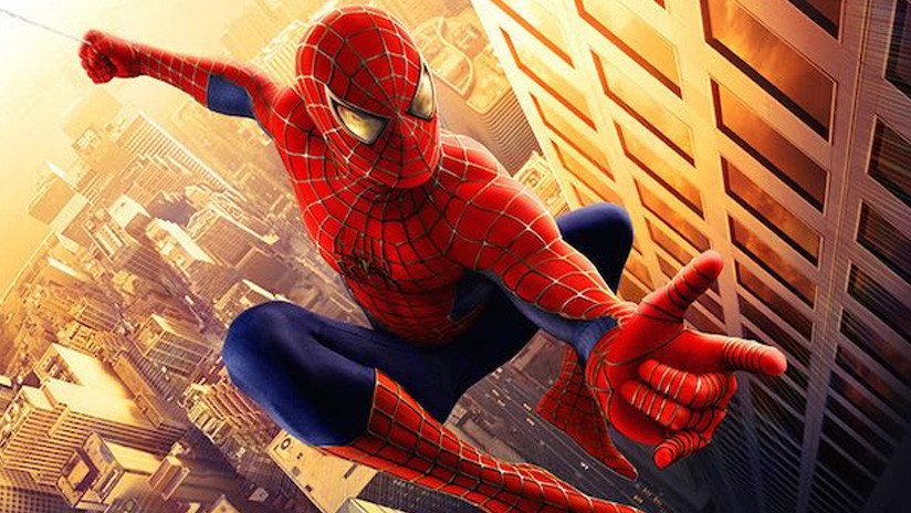 Un 'Spiderman' muere al caerse desde un edificio mientras se tomaba una selfi (VIDEO)